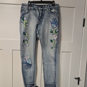 Embroidered Floral Skinny Jeans